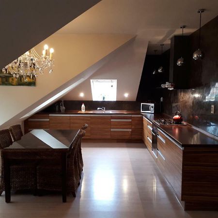 Utulny Apartman V Bratislava 15 Bagian luar foto