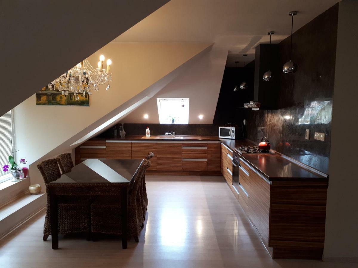 Utulny Apartman V Bratislava 15 Bagian luar foto