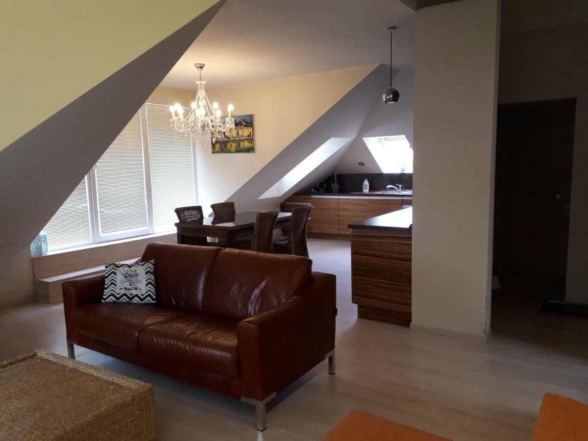 Utulny Apartman V Bratislava 15 Bagian luar foto