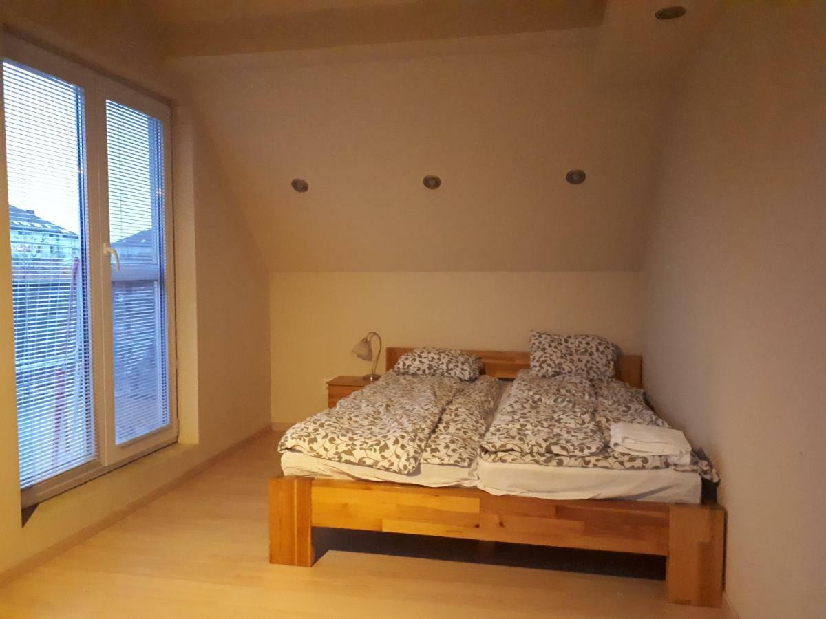 Utulny Apartman V Bratislava 15 Bagian luar foto