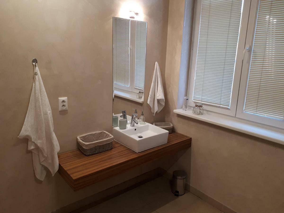 Utulny Apartman V Bratislava 15 Bagian luar foto
