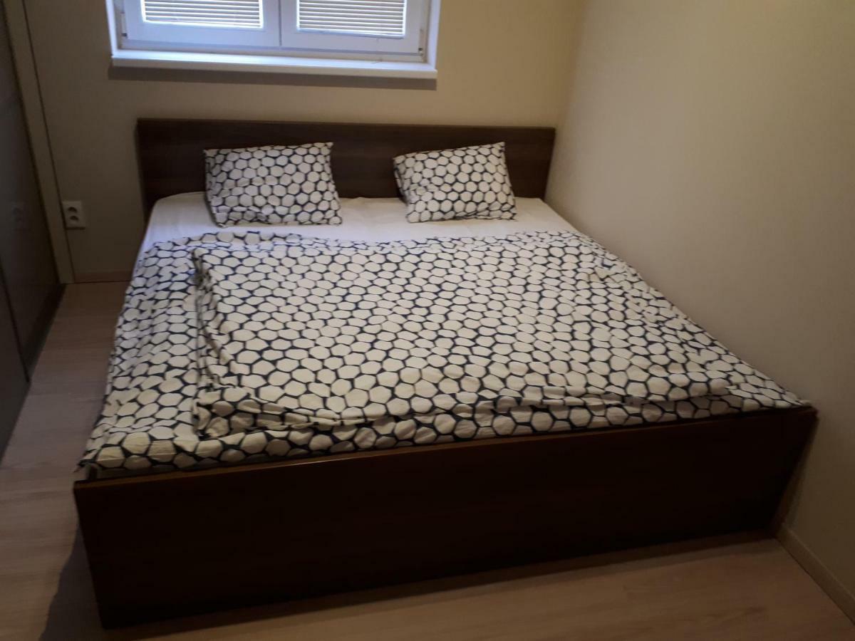 Utulny Apartman V Bratislava 15 Bagian luar foto