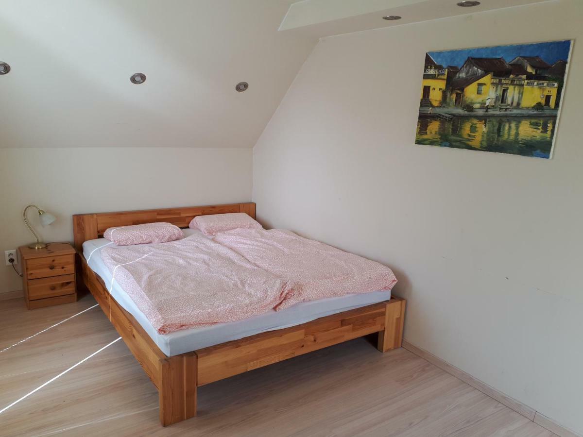 Utulny Apartman V Bratislava 15 Bagian luar foto